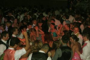 Prom was filled with many students dancing the night away. (photo by Jephthah Yarian) 