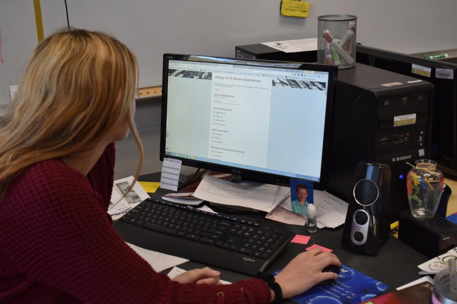 Senior Taylor Utterback casts her vote on the 2018-2019 senior superlatives form. She will join several other seniors this year who have cast their vote to help decide which of their classmates will be immortalized in the yearbook.