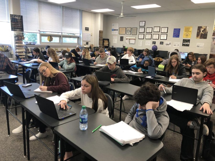 English teacher and newspaper adviser Alissa Hansens Introduction to Newspaper class of 33 works hard on a social media webquest. Classes of this size are not hard to find, sometimes having more students than desks. 