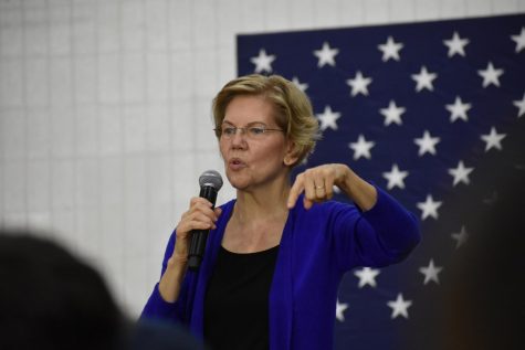 Elizabeth Warren looks for support in Davenport