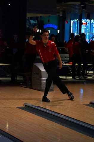 Steven Daily ‘22 bowls during a meet last season. Daily has lots of bowling experience when it comes to bowling. He began bowling seven years ago in seventh grade, at League at 30 Lanes bowling alley. “Bowling is fun, and you are usually independent, so you have to practice endlessly,” Daily said.

