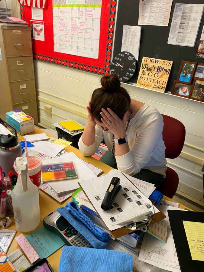 Aleksiejzyk observed that Klimek often came across as overwhelmed, especially when it came to her desk area. Although this isn’t what it typically looks like, the full schedule has impacted not only the teachers, but the environment around them. 
